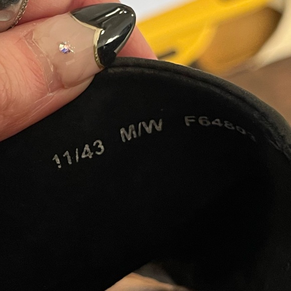 Born Rio Tooled Embossed Leather Strap Wedge Slide Sandals Size Women’s 11 Black - Picture 6 of 6